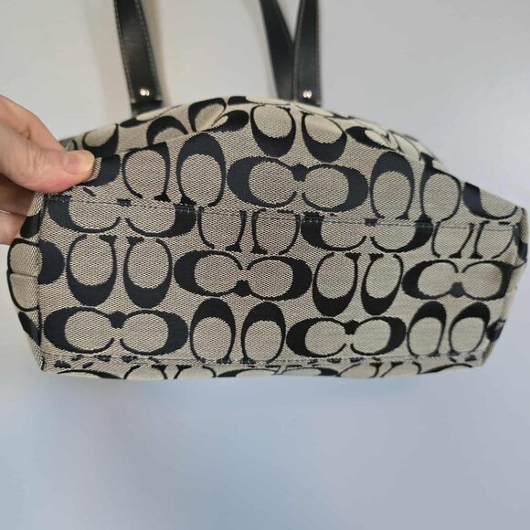 NWT Coach Penelope Signature Lunch Tote Bag Navy Blue with dust bag - Picture 8 of 12